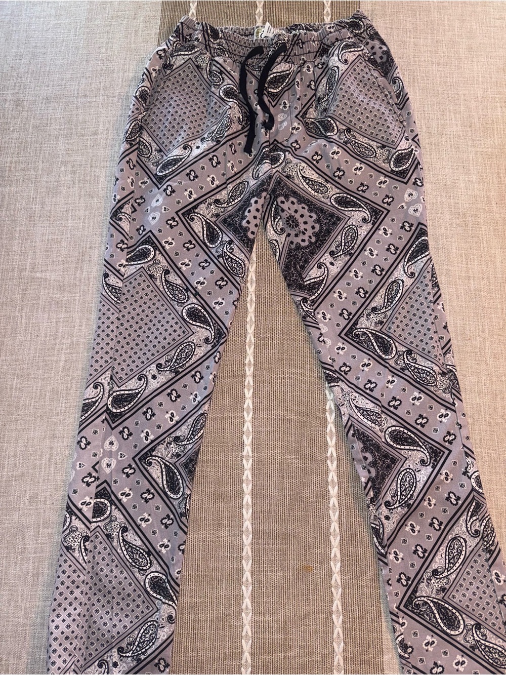 fresh Gray & Black bandanna Skinny Drawstring Pants - Picture 1 of 4